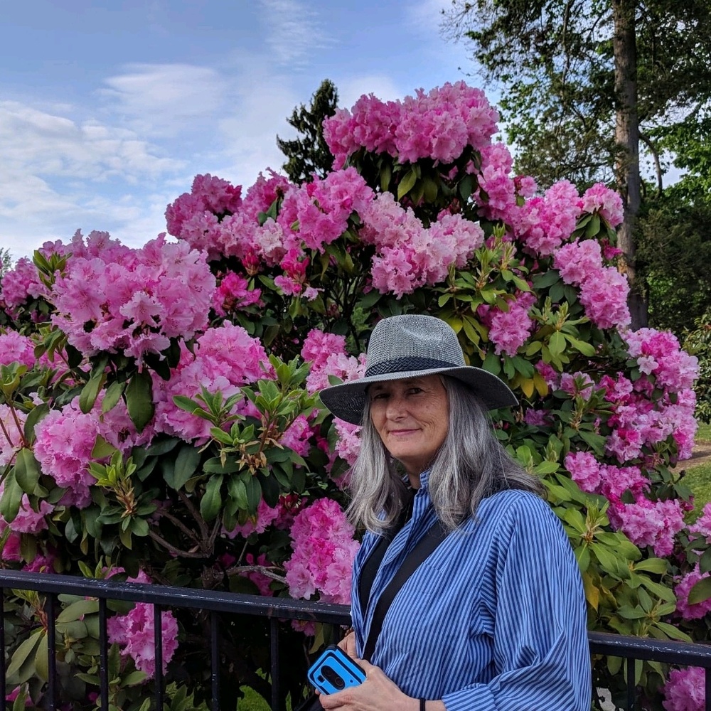 Meet your Posher, Claudia